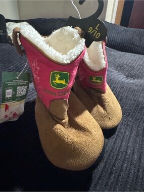 John Deere Pink and Brown Plush Sherpa Slipper Boots size 9/10 new w/ tags